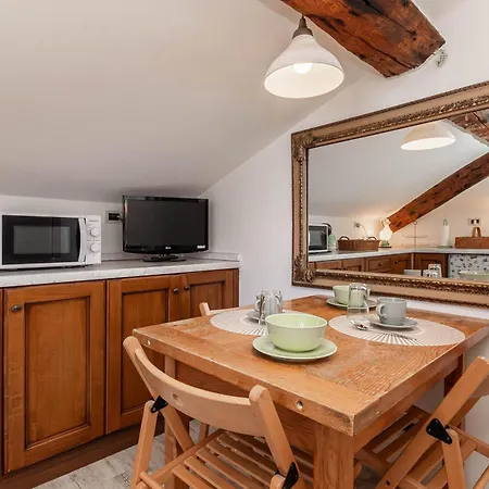 Spianata Di Castelletto, 5-bed Elegant Attic In The Historic Center Of Apartamento