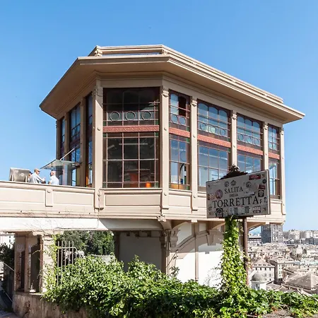 Apartamento Spianata Di Castelletto, 5-bed Elegant Attic In The Historic Center Of Génova