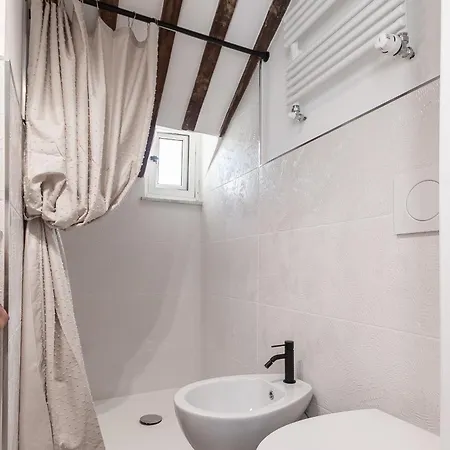 Spianata Di Castelletto, 5-bed Elegant Attic In The Historic Center Of Apartamento