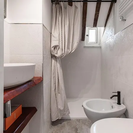 Spianata Di Castelletto, 5-bed Elegant Attic In The Historic Center Of Apartamento