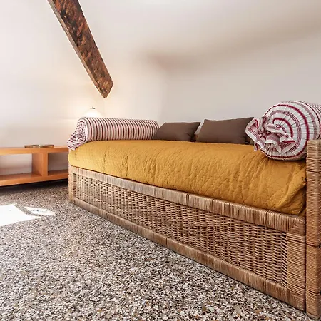 Spianata Di Castelletto, 5-bed Elegant Attic In The Historic Center Of Génova
