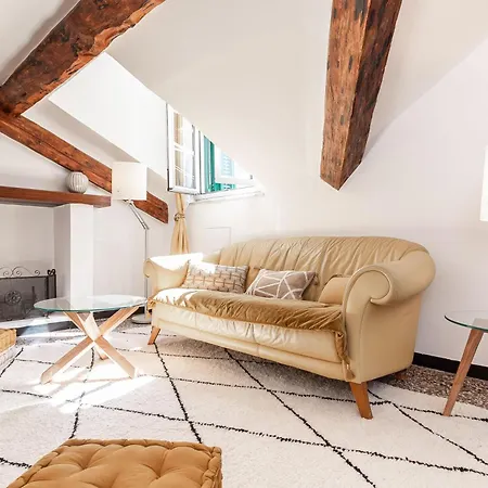 Spianata Di Castelletto, 5-bed Elegant Attic In The Historic Center Of Apartment Genoa