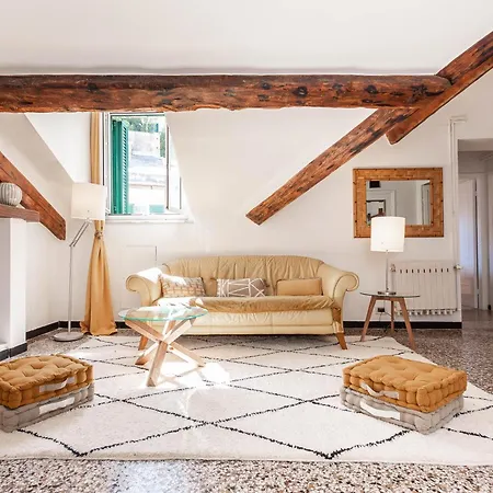 Spianata Di Castelletto, 5-bed Elegant Attic In The Historic Center Of Appartement