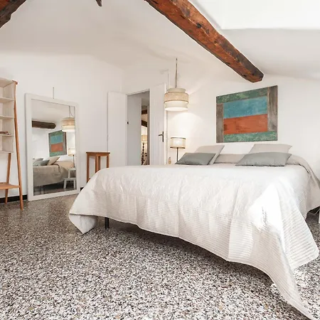 Appartement Spianata Di Castelletto, 5-bed Elegant Attic In The Historic Center Of
