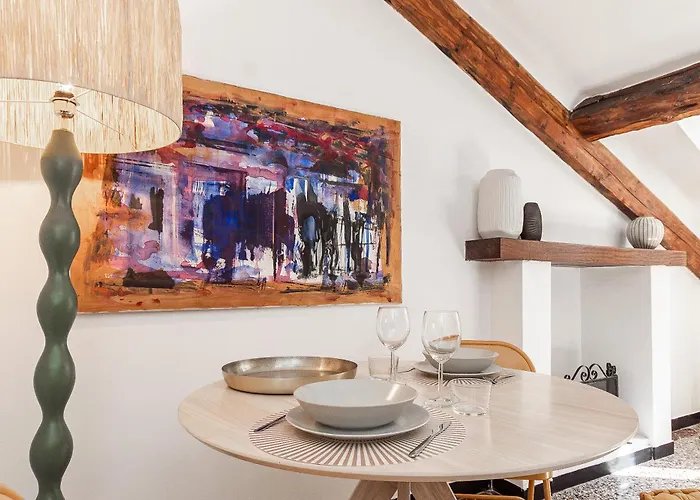Apartmán 5-sleeps In Elegant Attic In The Historic Center Of *