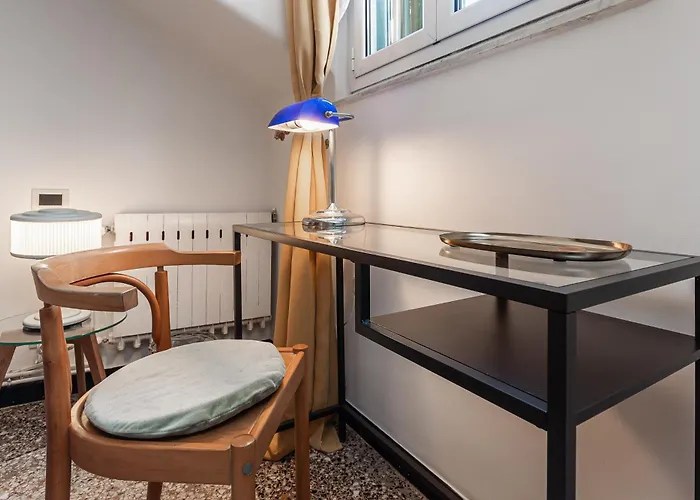 5-sleeps In Elegant Attic In The Historic Center Of Apartmán