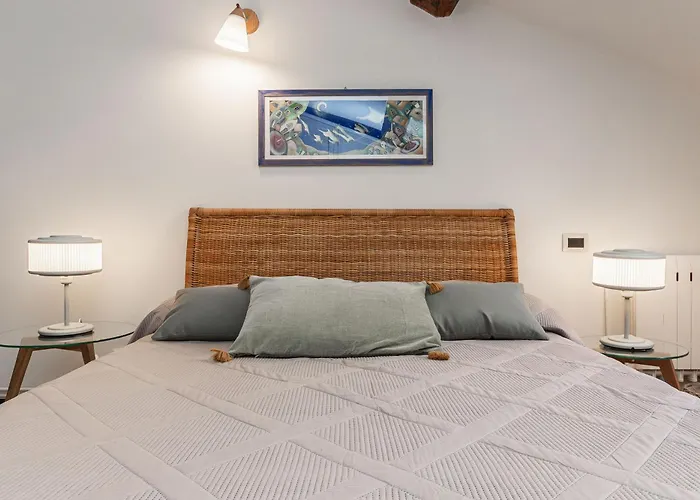 Apartmán 5-sleeps In Elegant Attic In The Historic Center Of