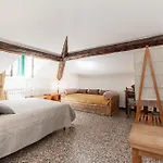 Appartement Elegante Mansarda Nel Centro Storico Di