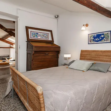 Elegante Mansarda Nel Centro Storico Di Appartement