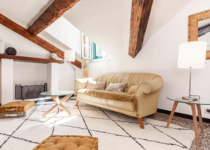 5-sleeps In Elegant Attic In The Historic Center Of Lejlighed Genova