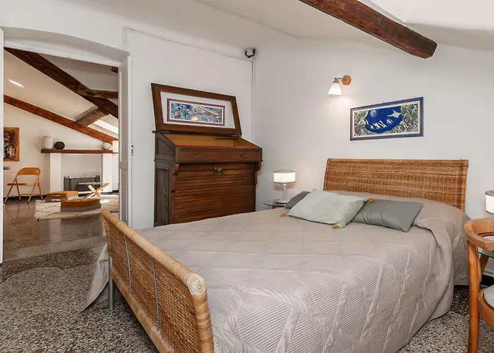 5-sleeps In Elegant Attic In The Historic Center Of Lejlighed