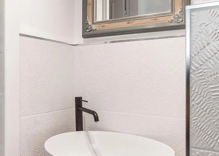 5-sleeps In Elegant Attic In The Historic Center Of * Genova