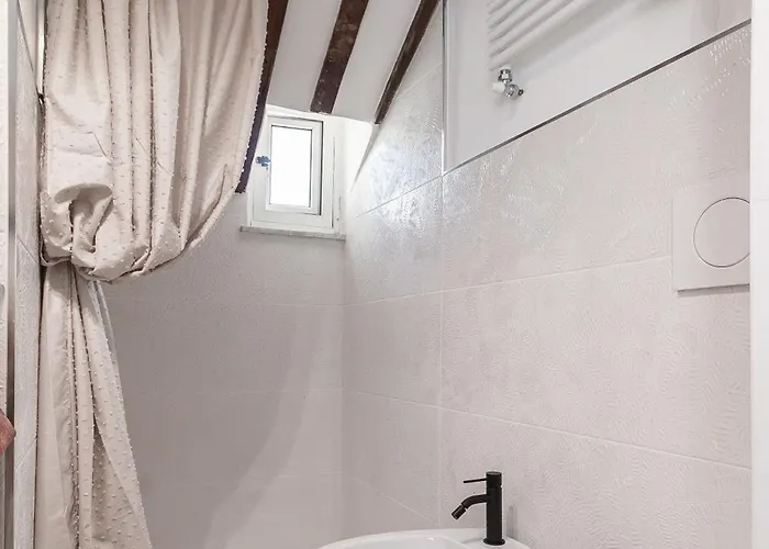 5-sleeps In Elegant Attic In The Historic Center Of Lejlighed